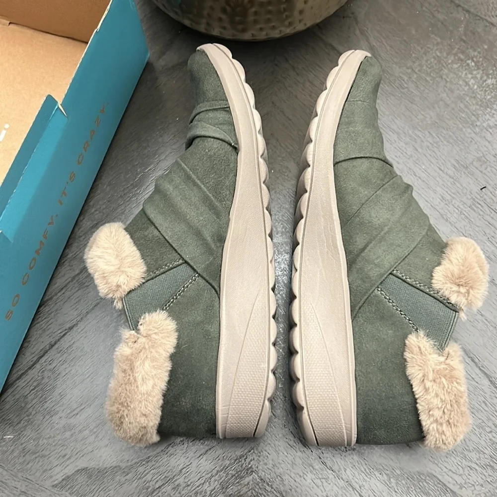 Bzees Women's Genie Slip On - Picture 9 of 12